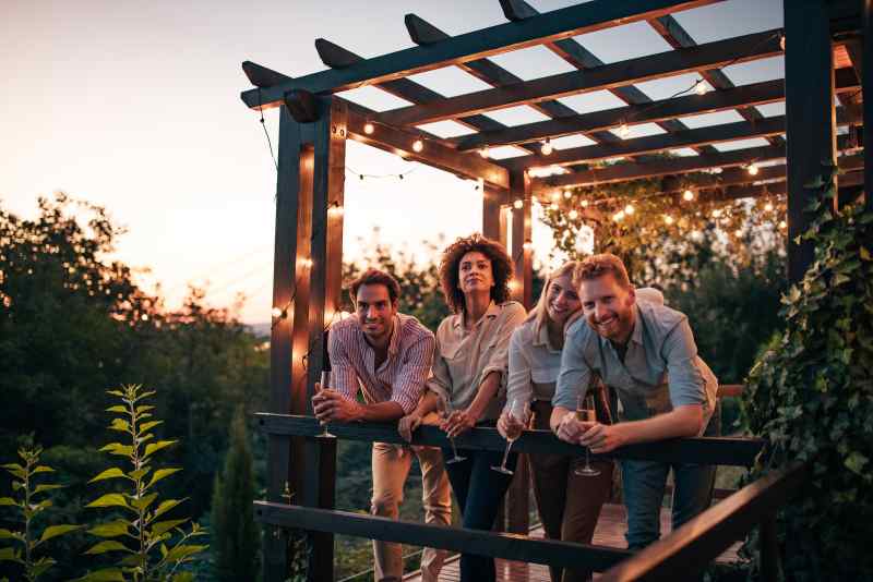 Fabrication sur mesure de pergola en bois à Melun : un projet durable pour valoriser les extérieurs Hydrogaia Home